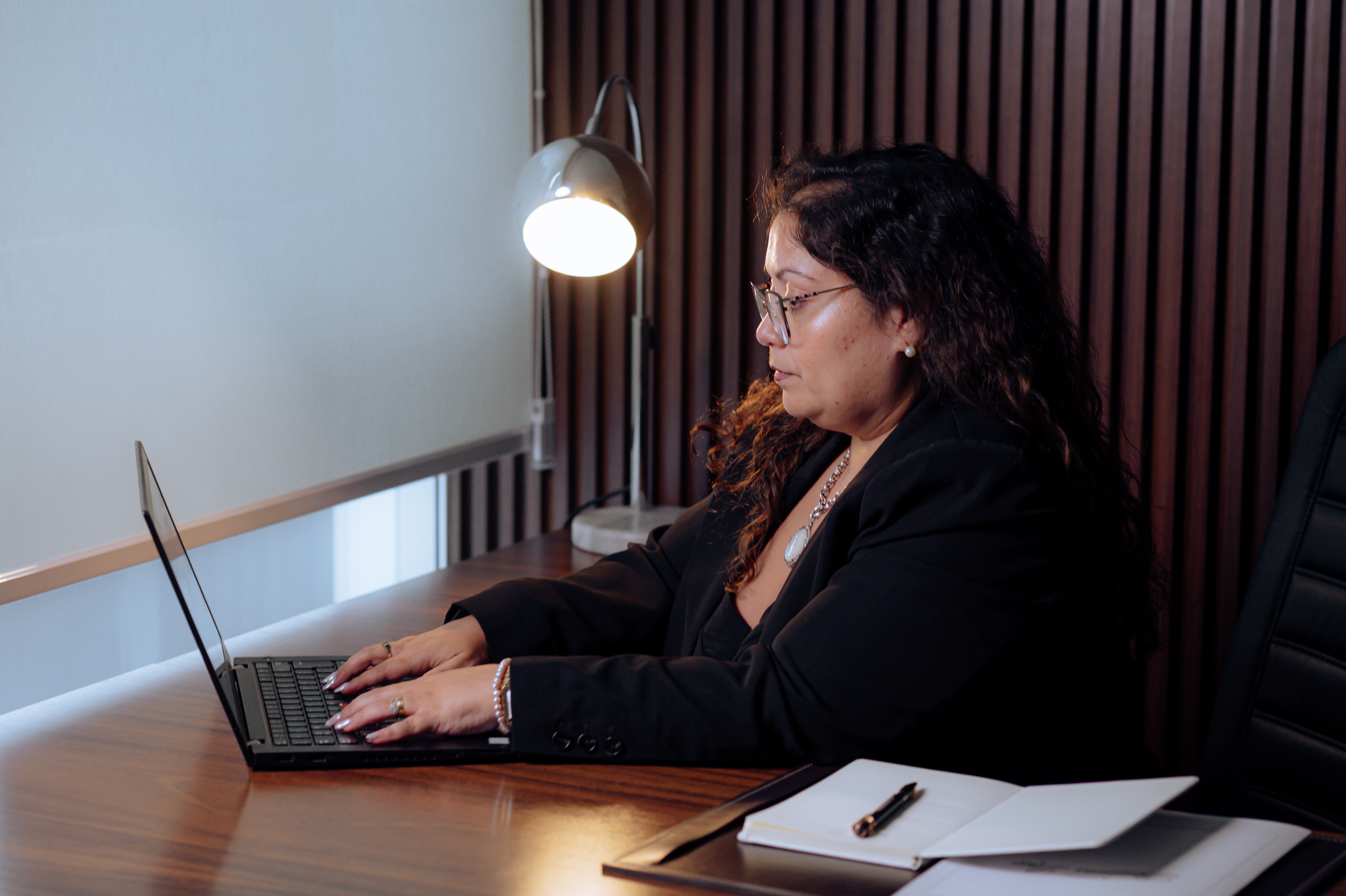 Dra. Verónica Viega trabajando